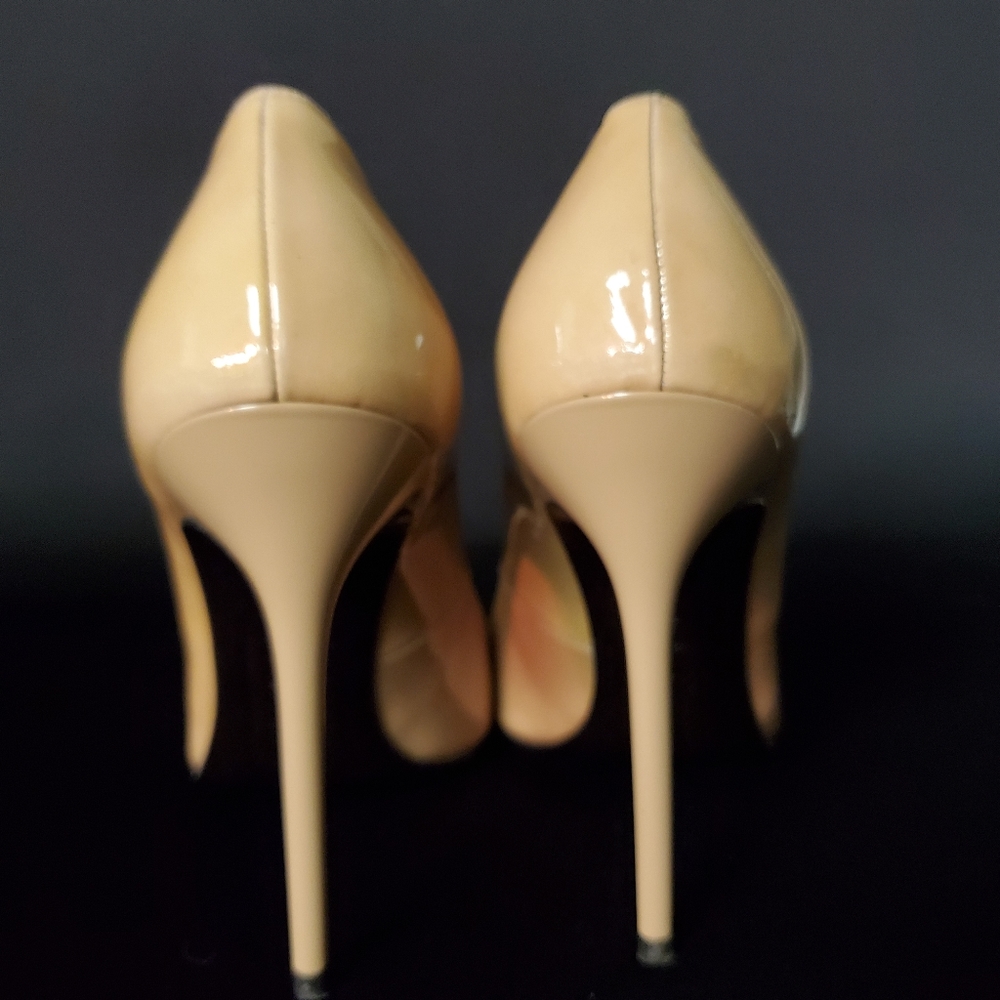 Stuart Weitzman - Picture 5 of 7